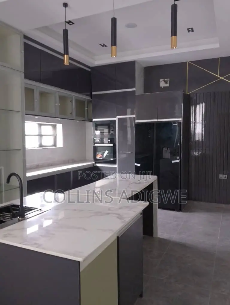5bdrm Duplex in Chevron 1 for sale