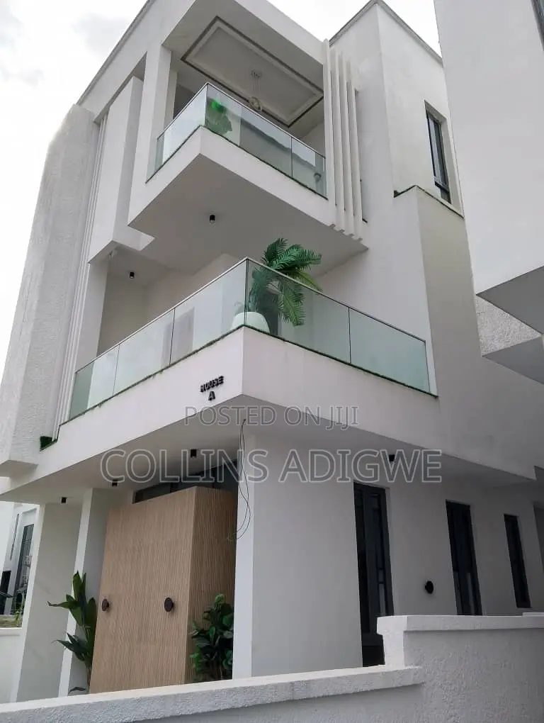 5bdrm Duplex in Chevron 1 for sale