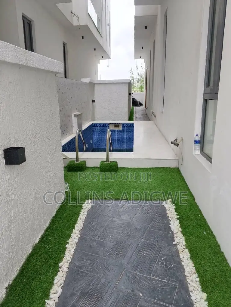 5bdrm Duplex in Chevron 1 for sale