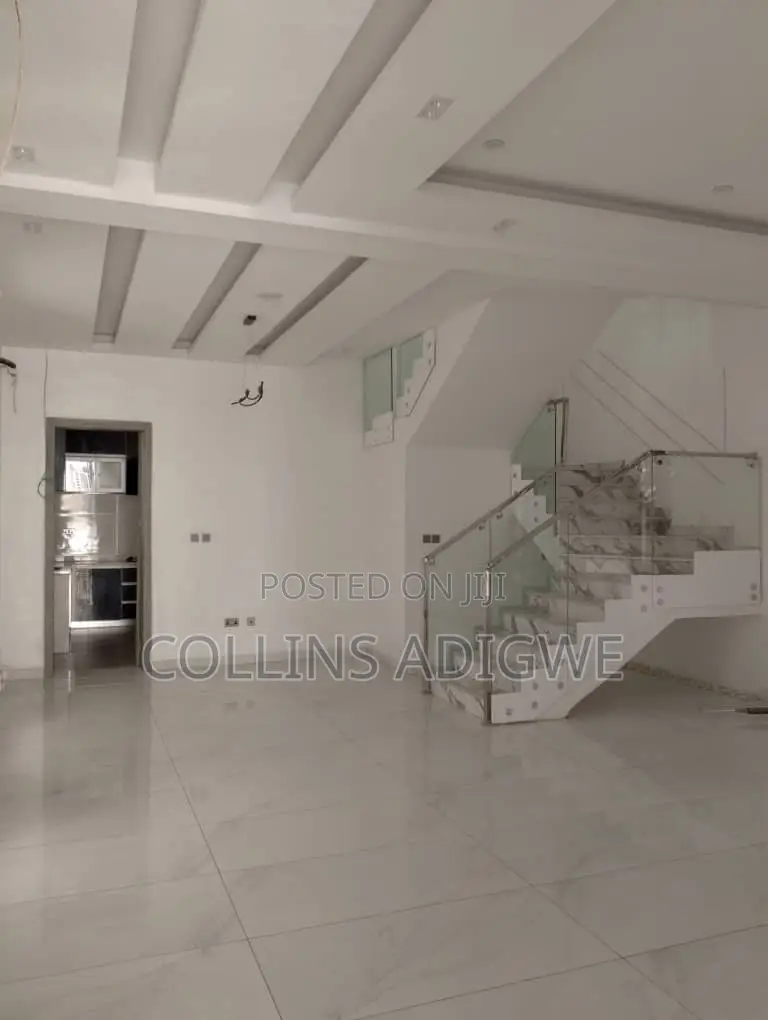 5bdrm Duplex in Chevron 1 for sale