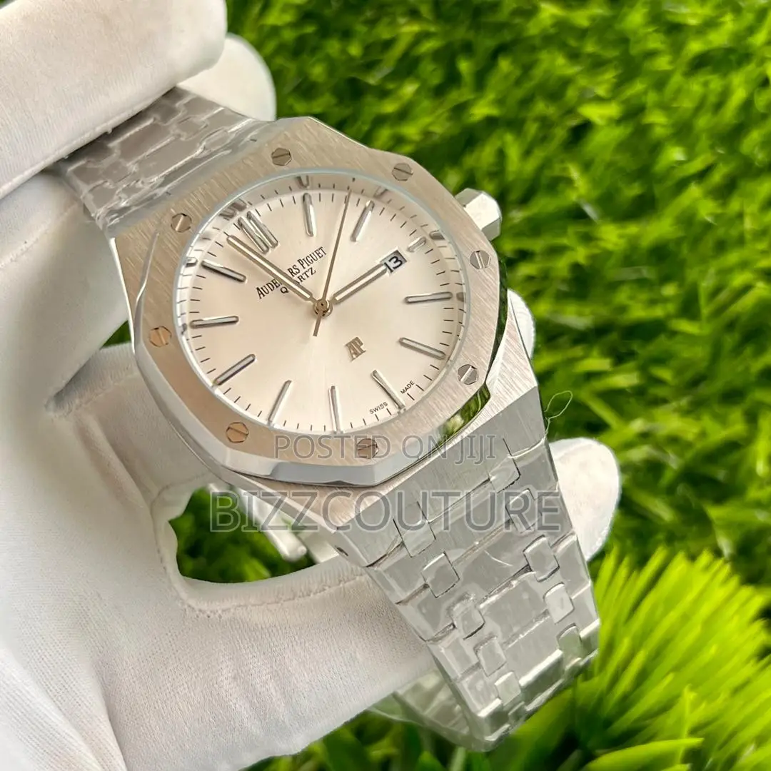 Original Audemars Piquet Quartz Silver Chain Watch in Store