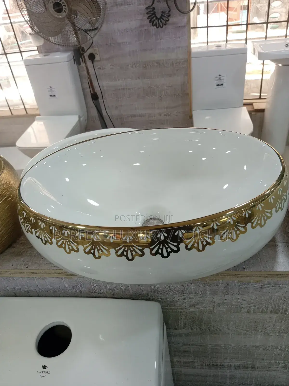 Quality Design Gold White Countertops Basin