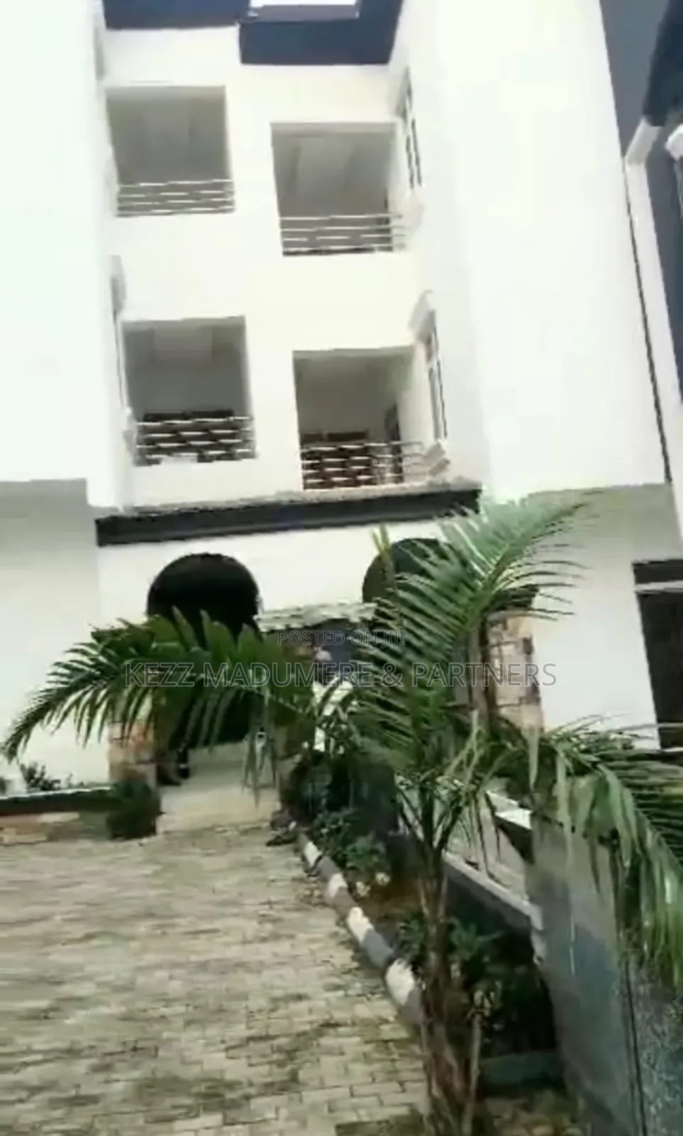 20bdrm Maisonette in Airport Road ,Jabi , for sale