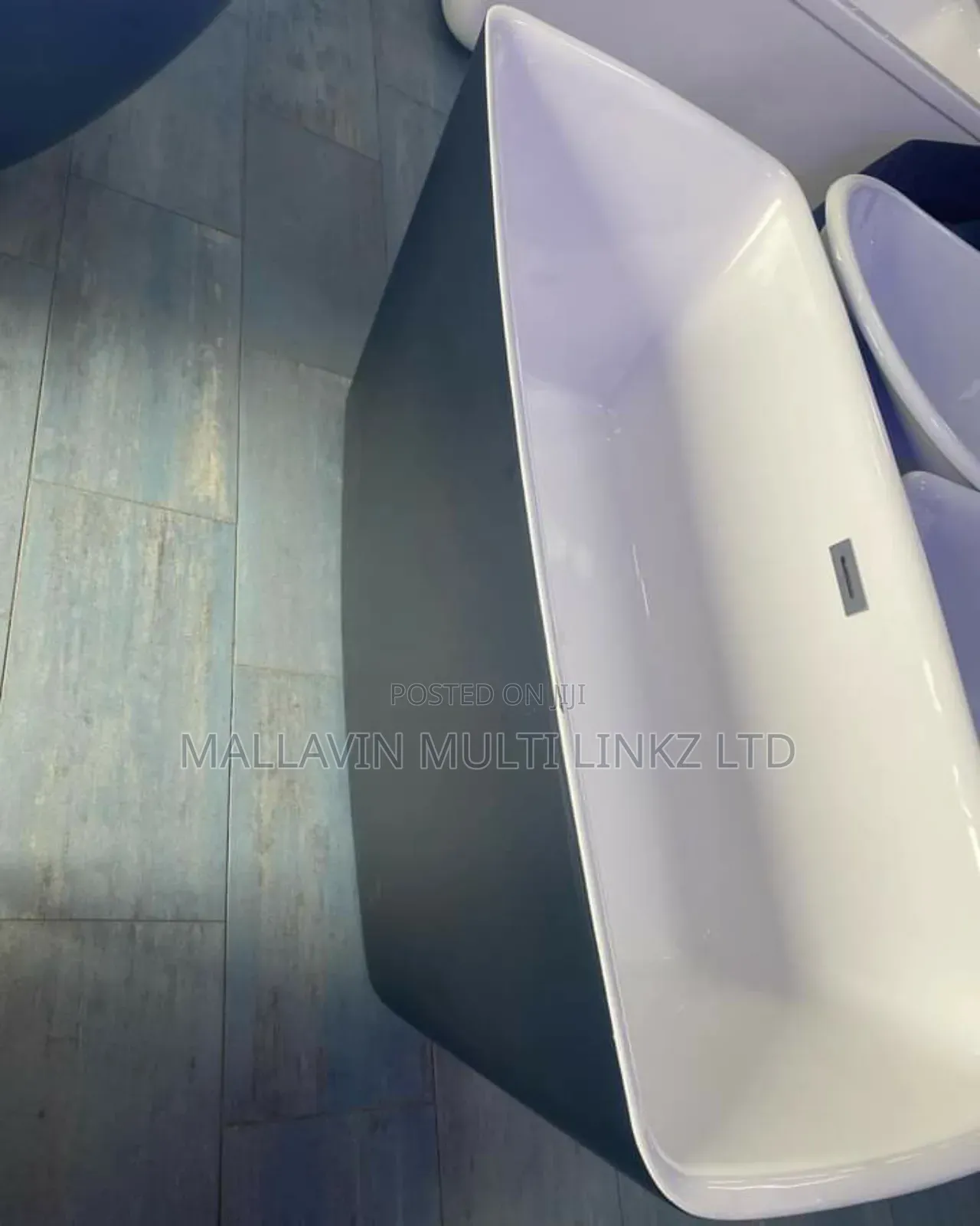 Black White Square Free-Standing Bathtub
