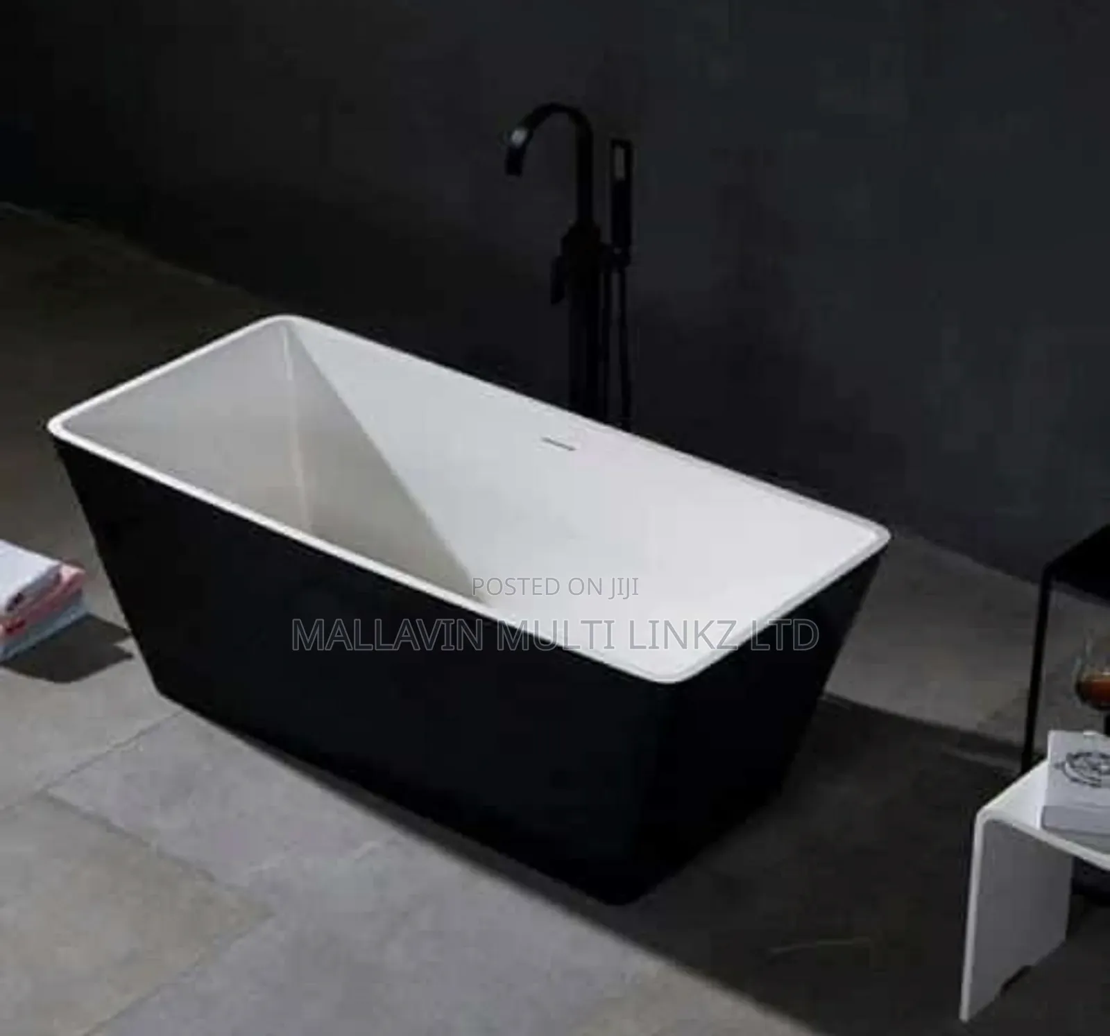 Black White Square Free-Standing Bathtub