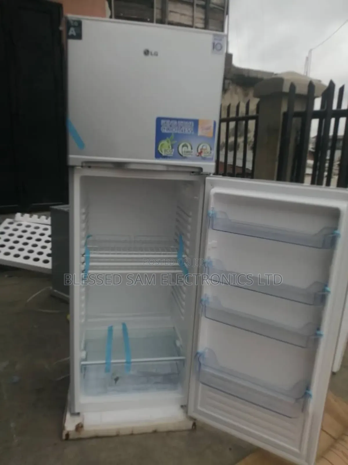 Lg Inverter Fridge 370-Litre Double Door Fast Ice Maker 2yrs
