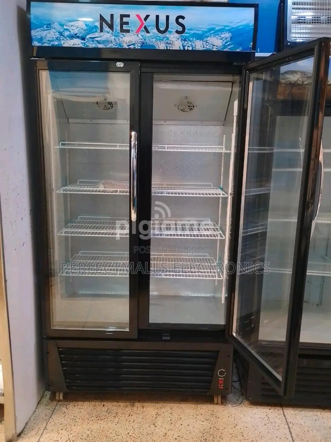 Nexus 600l Showcase Fridge Nx-661