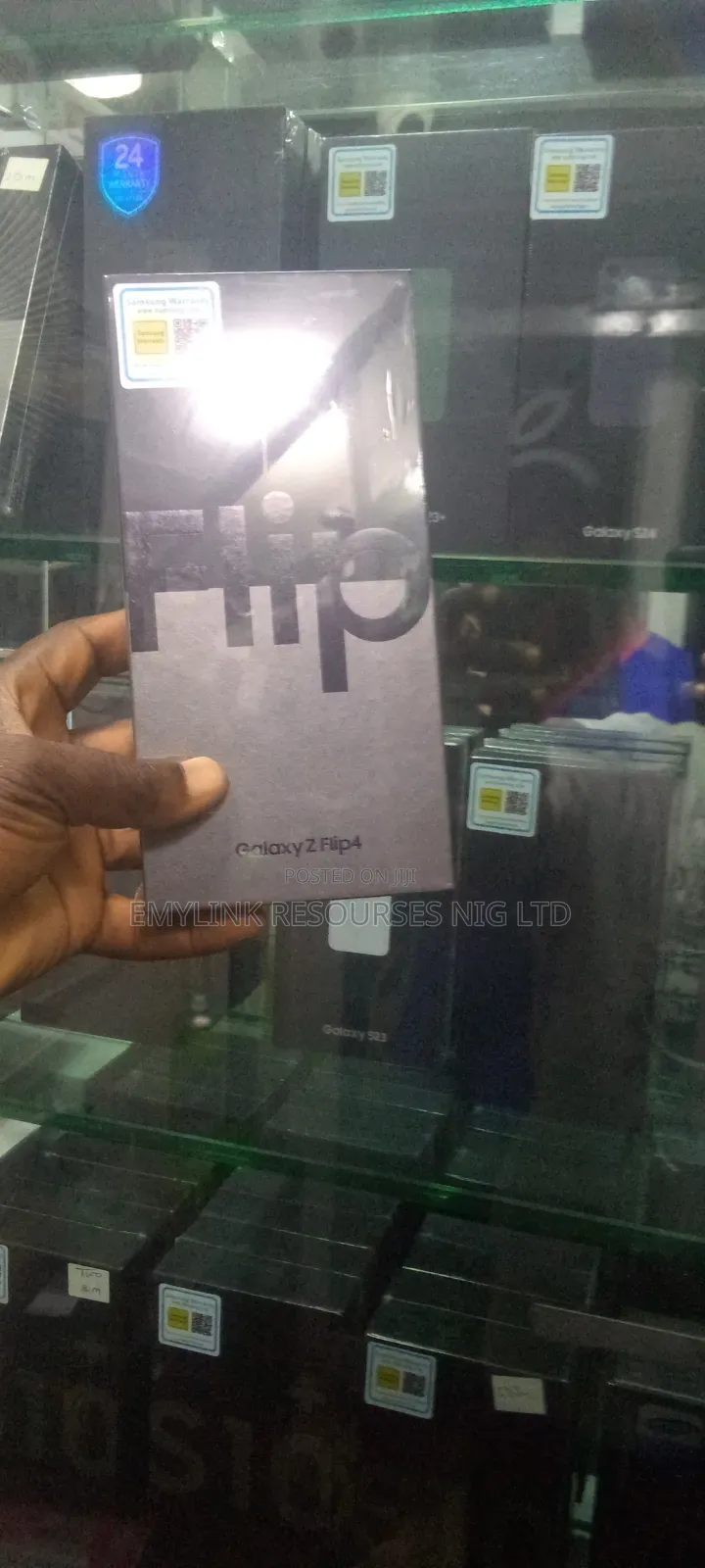 New Samsung Galaxy Z Flip4 512 GB Gold