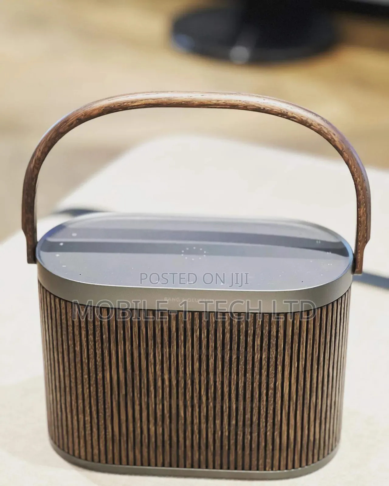 Bang and Olufsen Beosound A5 Luxury Bluetooth Wifi Black Oak