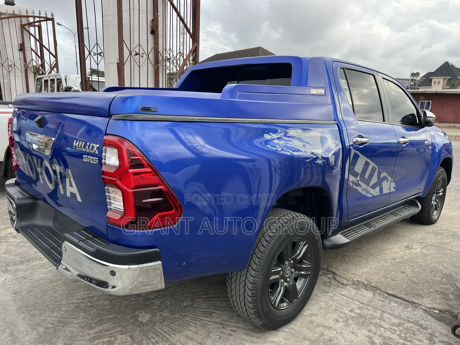 Toyota Hilux 2022 Blue