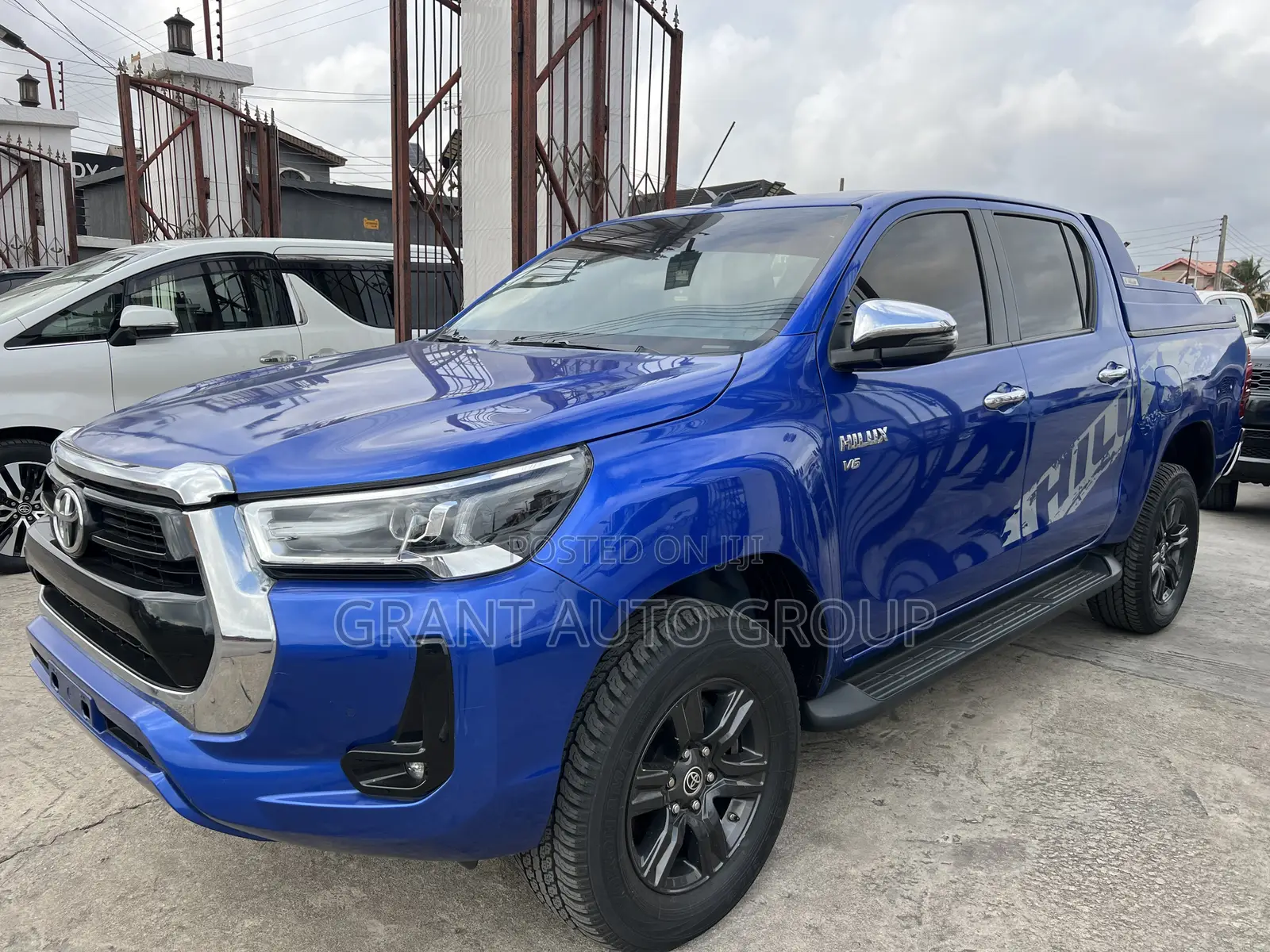 Toyota Hilux 2022 Blue