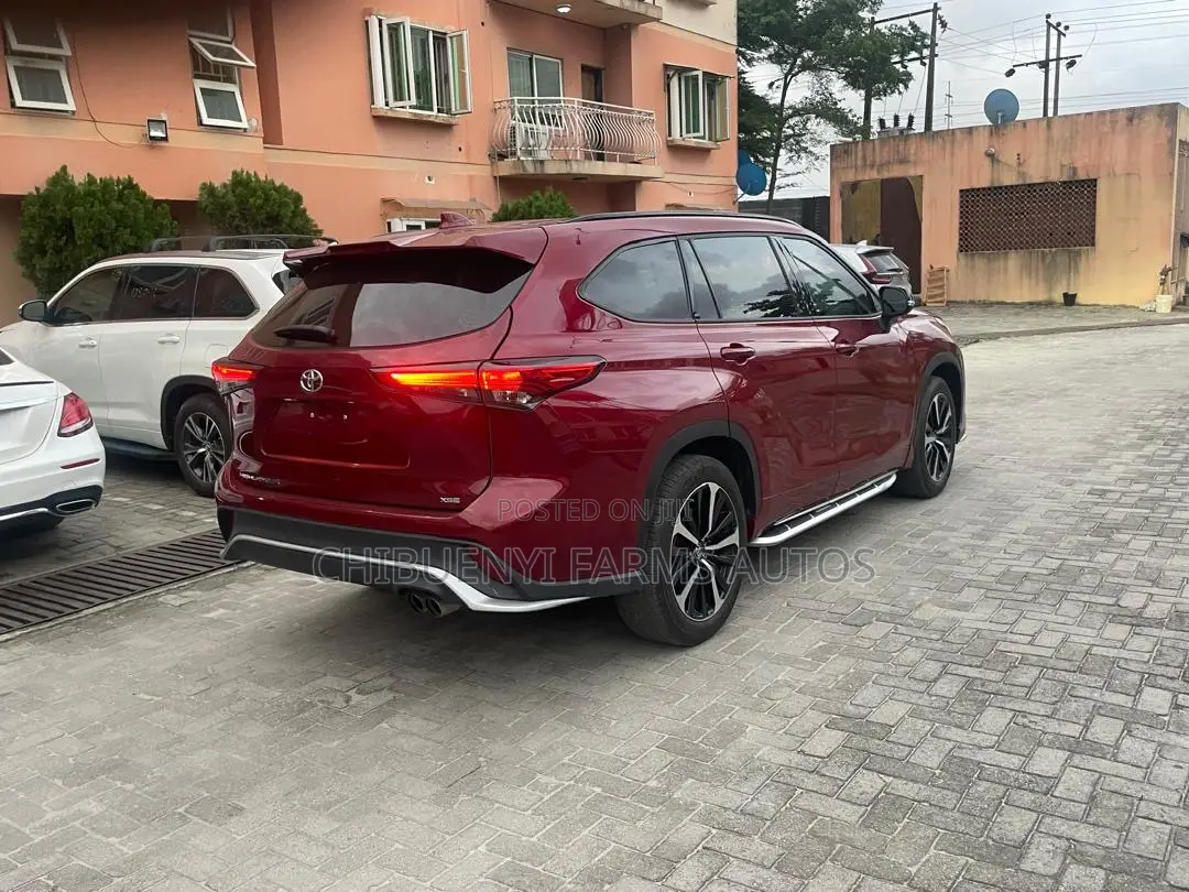 Toyota Highlander XSE 2021 Red