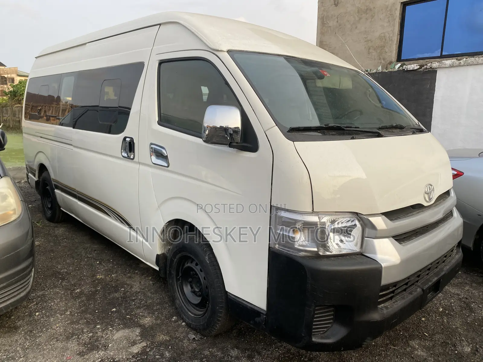 Toyota HiAce 2010 White