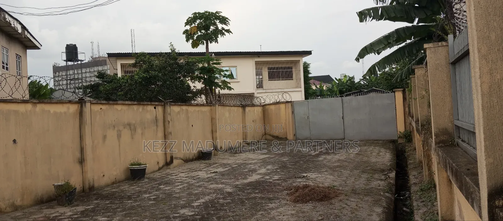 12bdrm Duplex in New Gra Port for sale