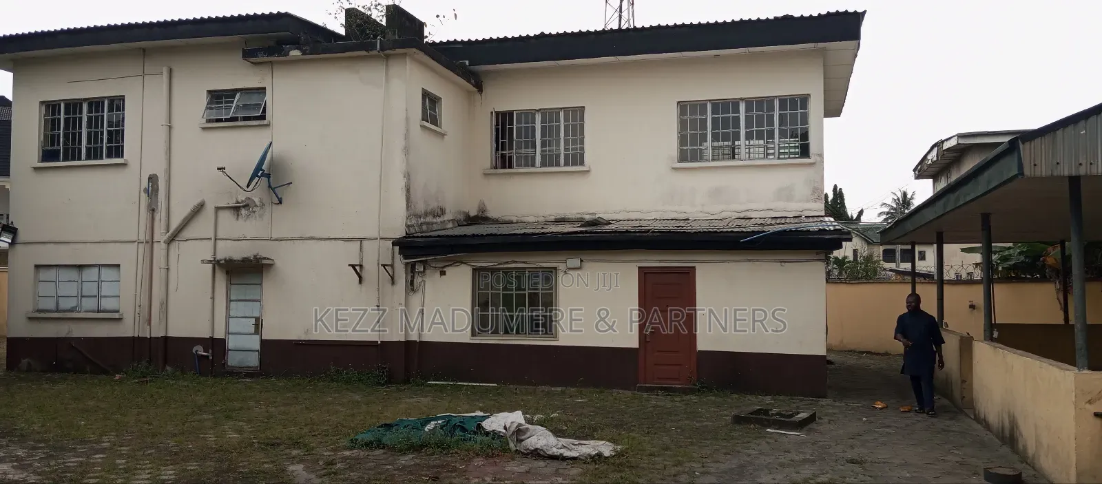 12bdrm Duplex in New Gra Port for sale