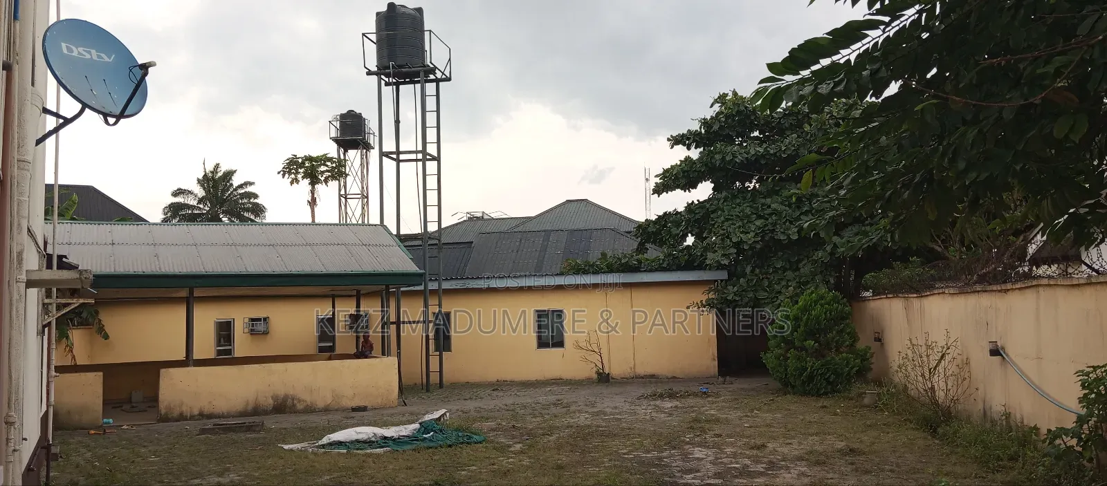 12bdrm Duplex in New Gra Port for sale
