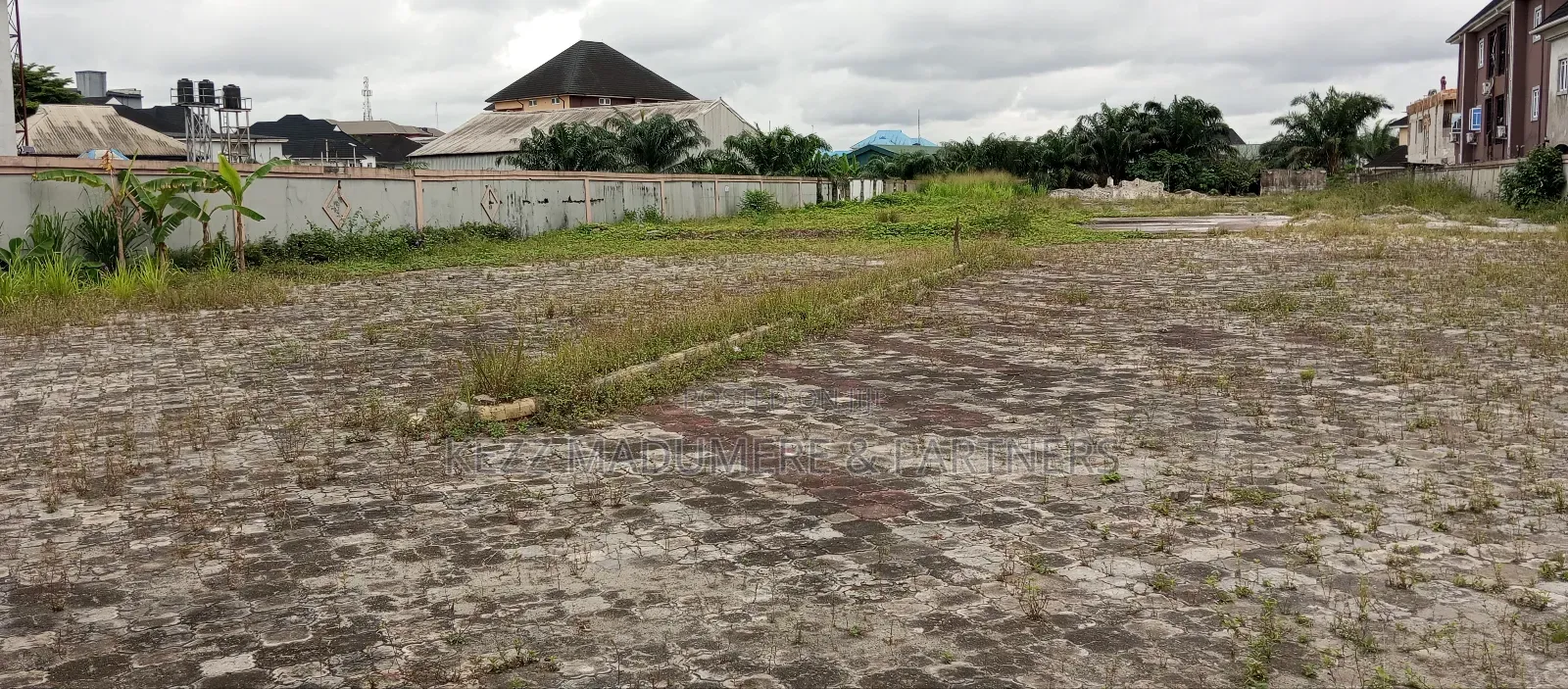 For Sale : 101⁄2 Fenced Plots on Major Dr Peter Odili Rd ,Ph
