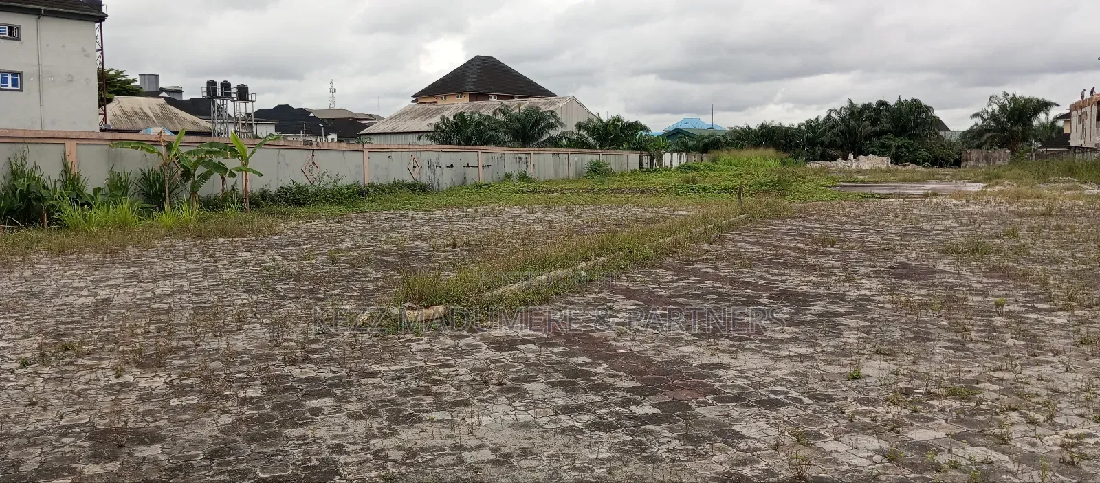For Sale : 101⁄2 Fenced Plots on Major Dr Peter Odili Rd ,Ph