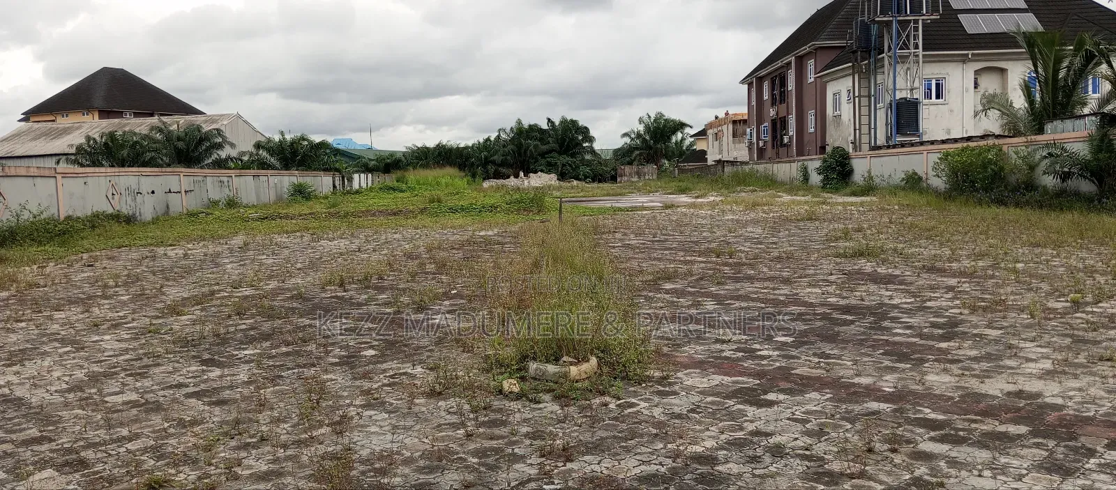 For Sale : 101⁄2 Fenced Plots on Major Dr Peter Odili Rd ,Ph