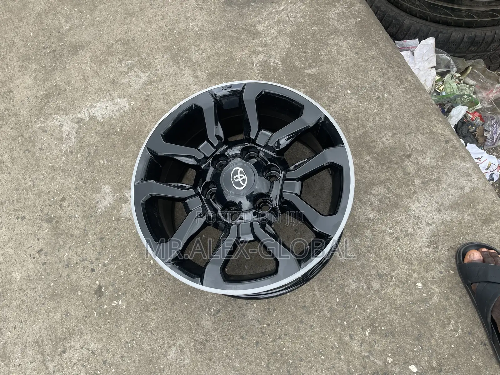 17rim Toyota Hilux Black