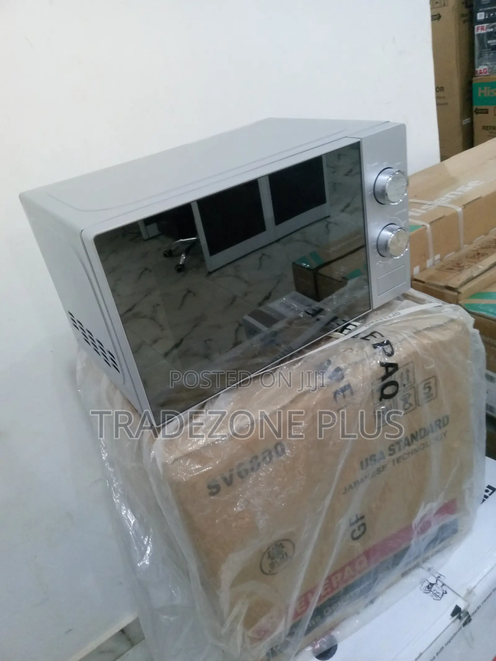 Classic Hisense 700W 20L Microwave Oven