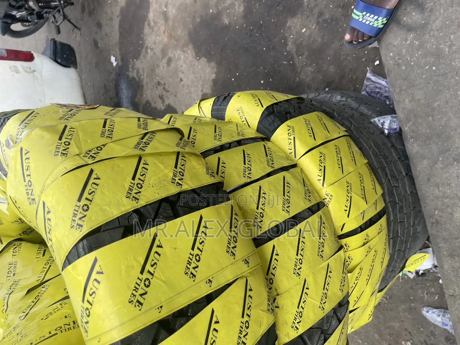 265/65/17 Austone