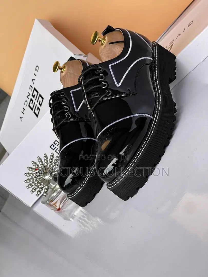 Men's Givenchy Leather Lace Up Shoes