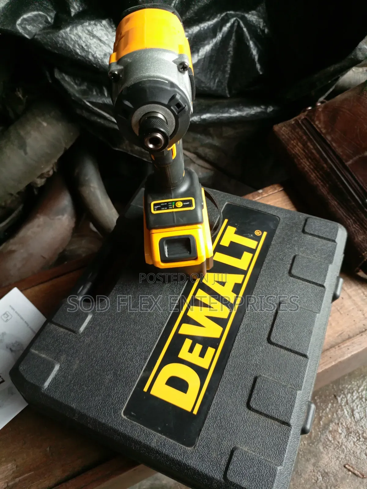 68 Volt Cordless Dewalt Screwdriver Machine