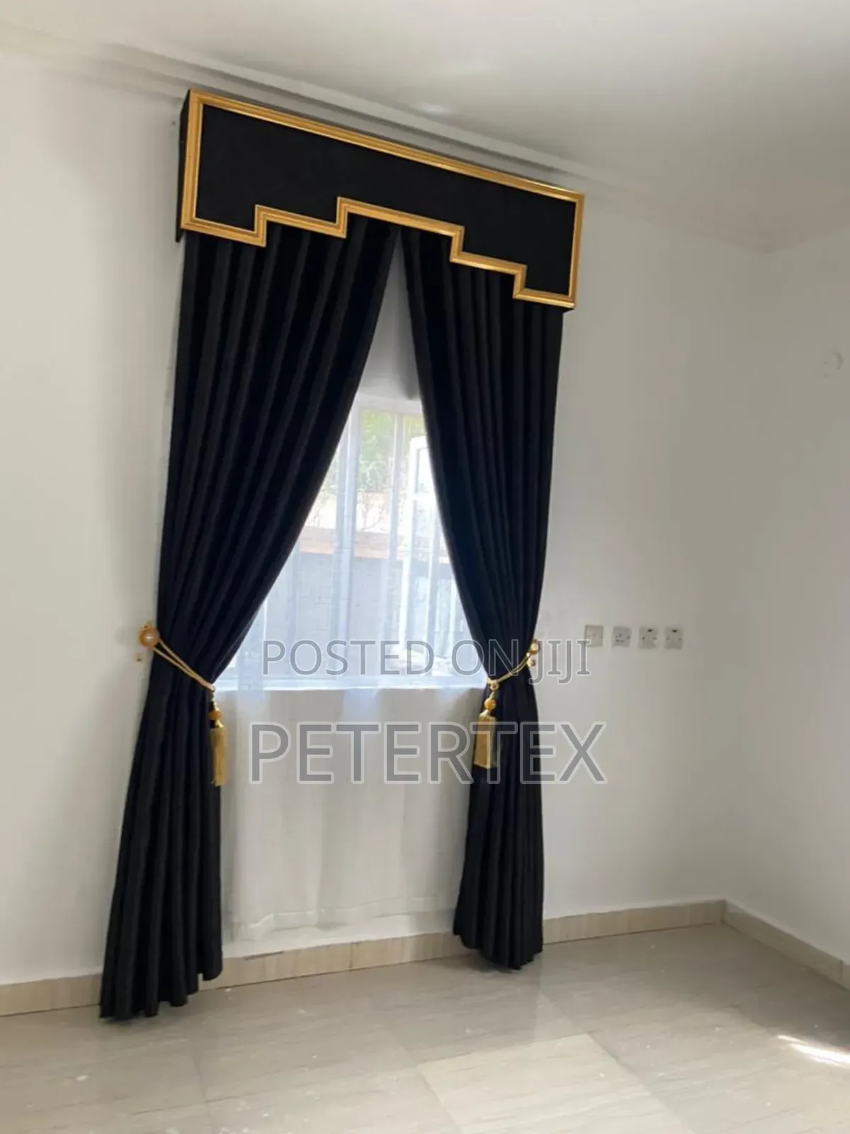 Stock Curtain and Curtain Board