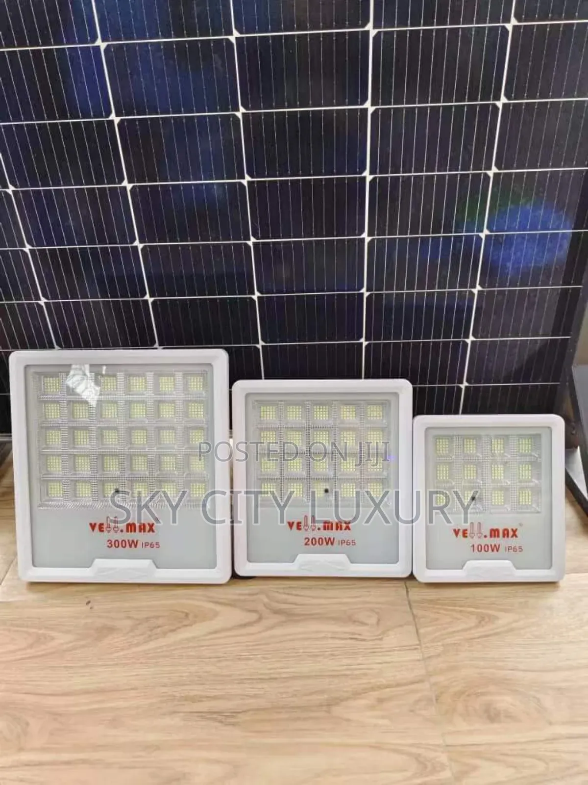 Vellmax Solar Flood Light