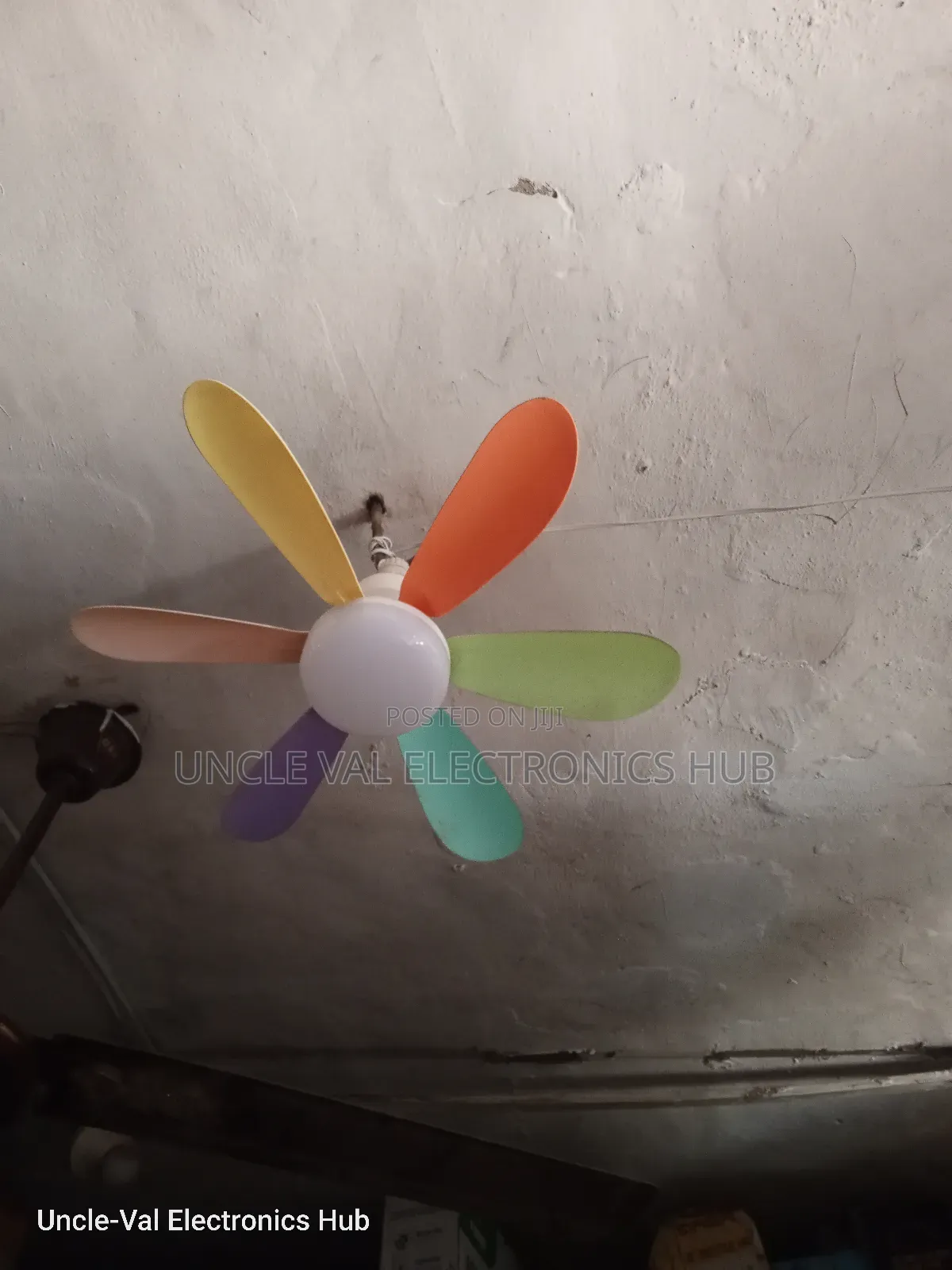 Flower Short-Blade Fan With Light