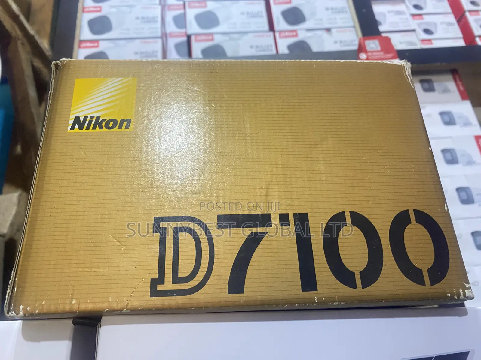 Nikon D7100 With 18-105mm Lens