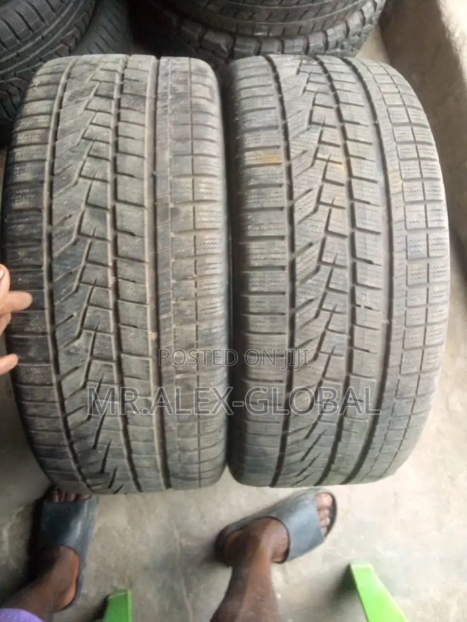 255/45/19 Tire