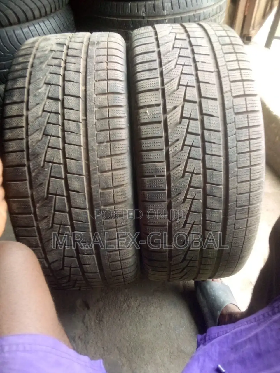 255/45/19 Tire