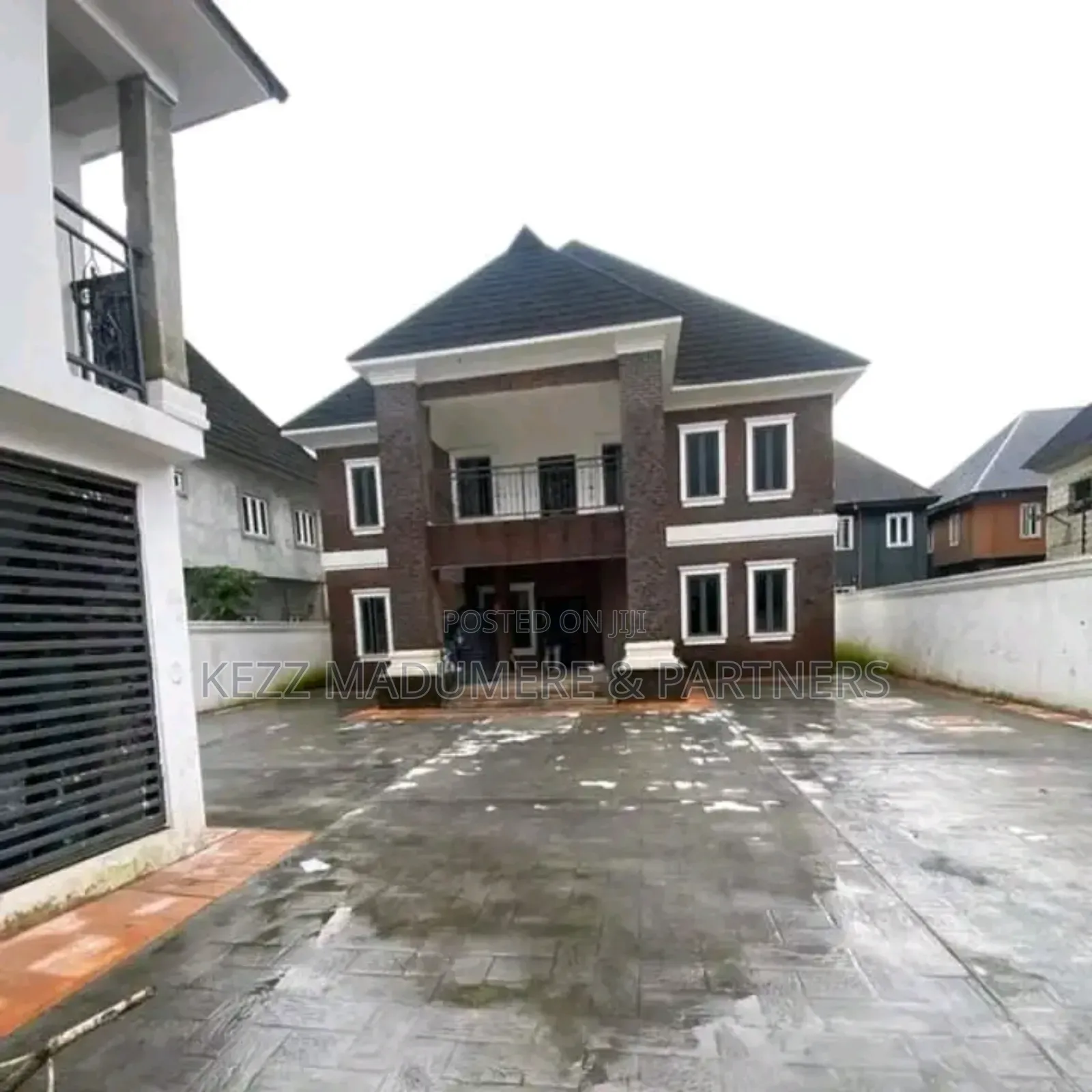 4bdrm Duplex in Off Nta Road , Port for sale