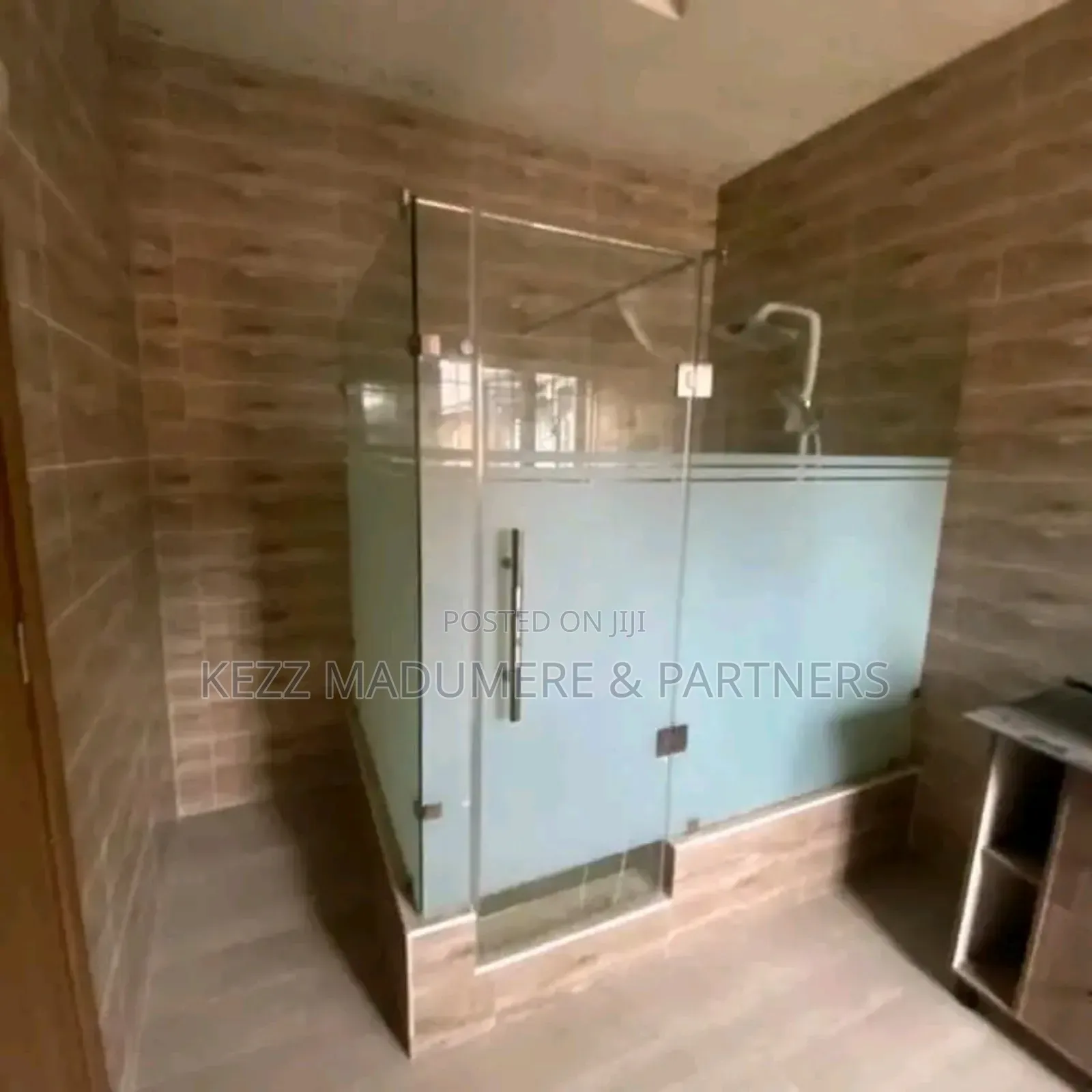 4bdrm Duplex in Off Nta Road , Port for sale