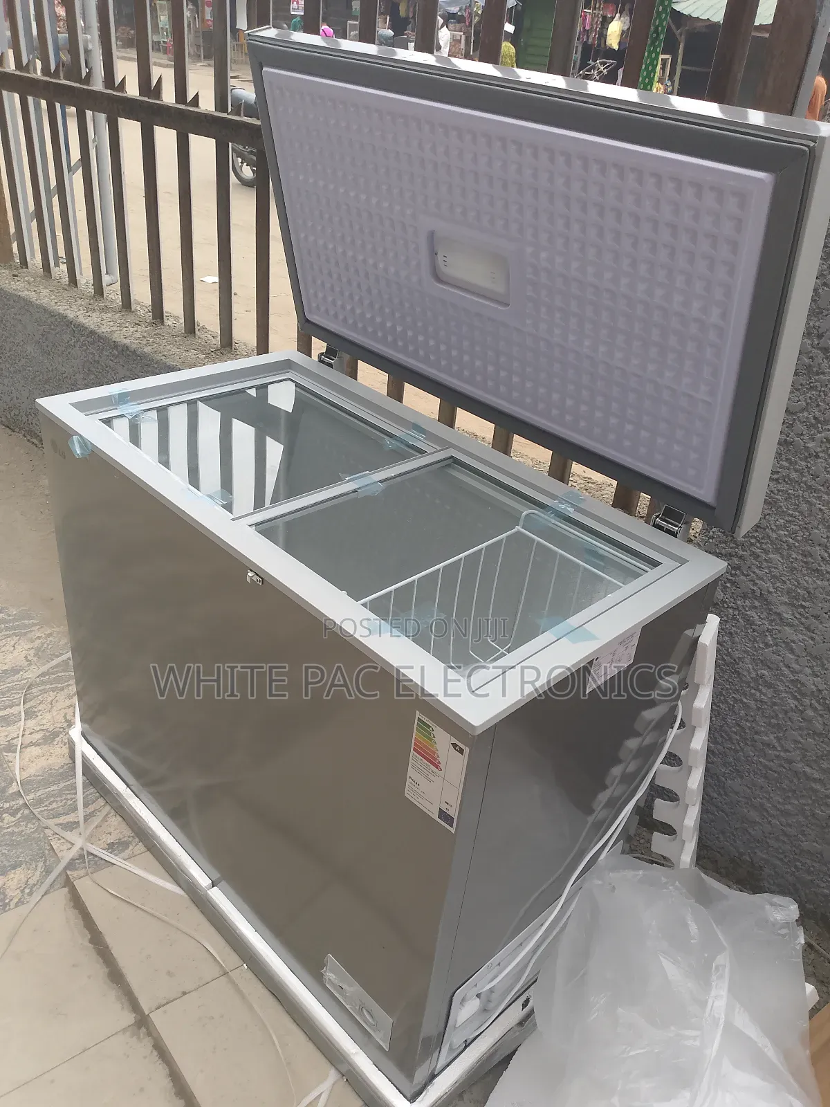 New LG 350_litre Fast Deep Freezer ( Copper ) Ice Maker>2yrs
