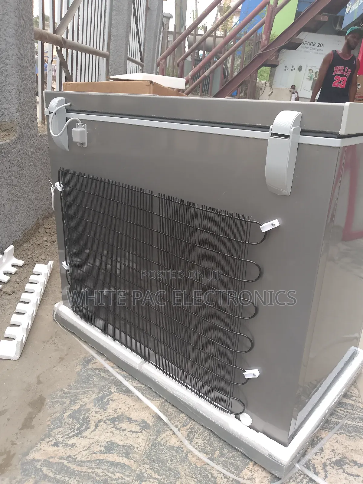 New LG 350_litre Fast Deep Freezer ( Copper ) Ice Maker>2yrs