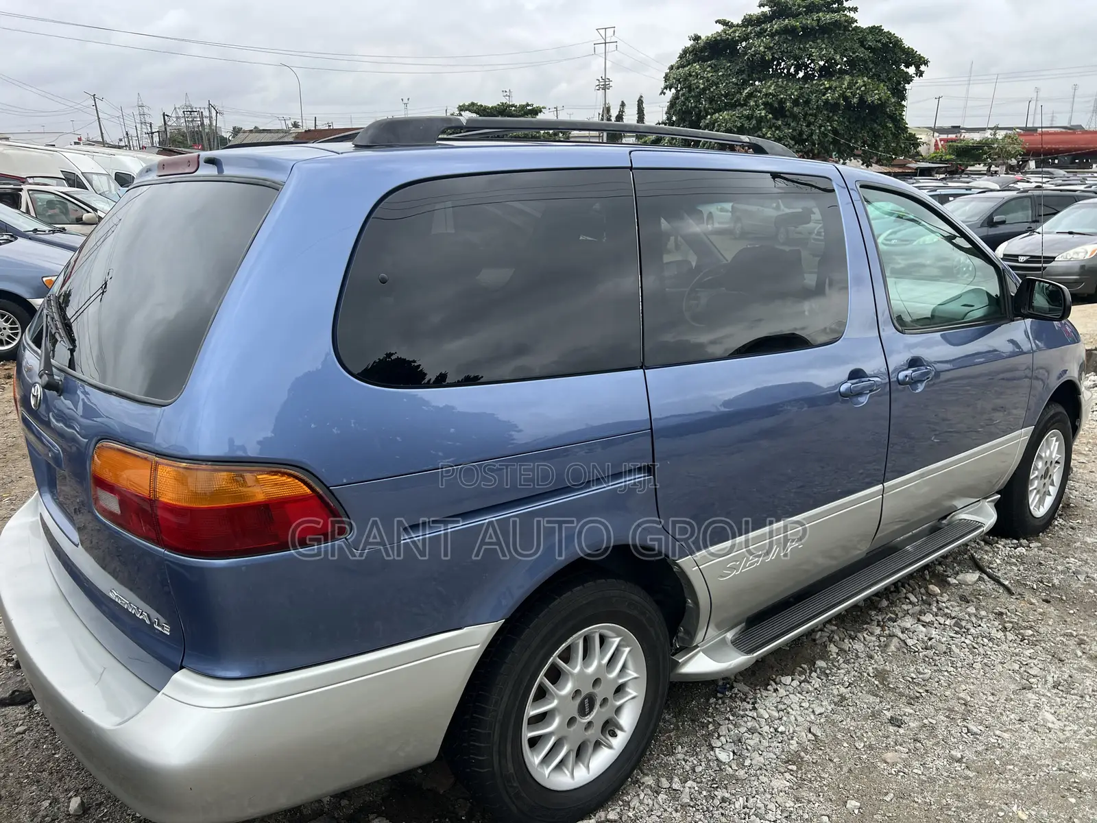 Toyota Sienna LE 4dr 1999 Blue
