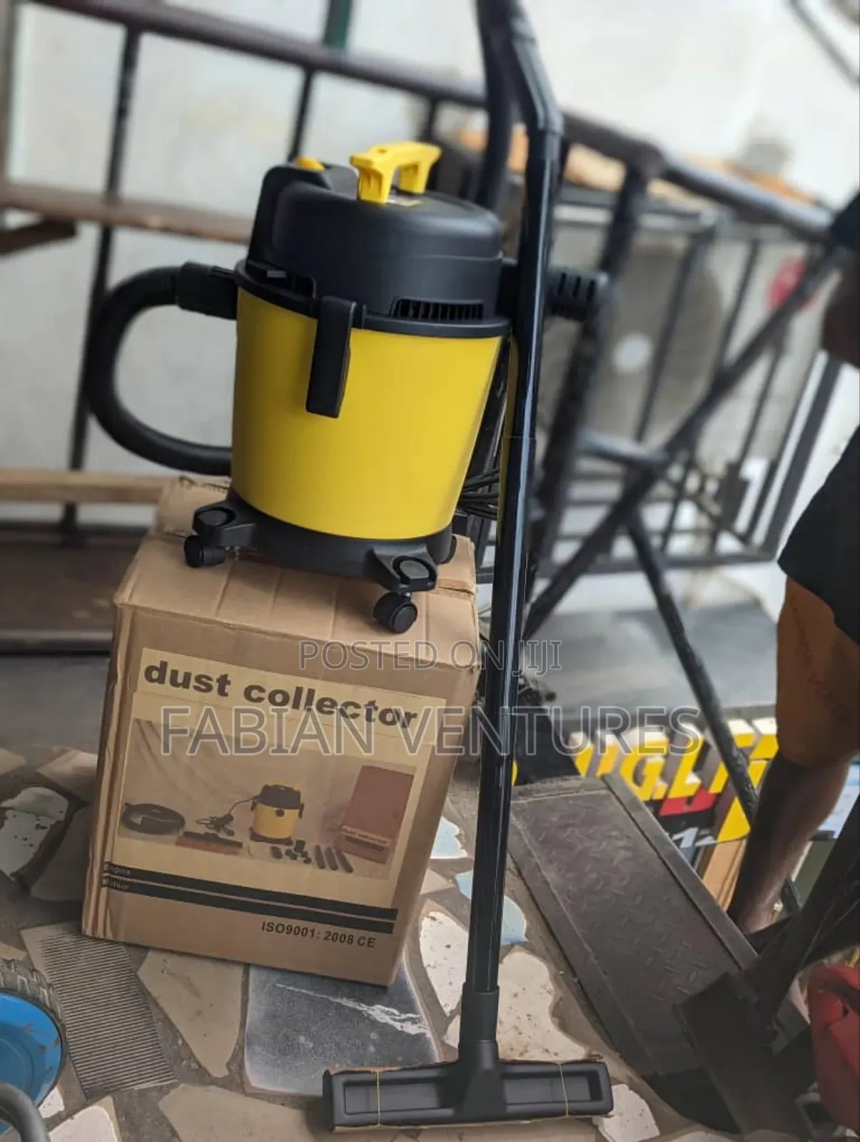 18L Wet and Dry Vacuum Cleaner With Bower