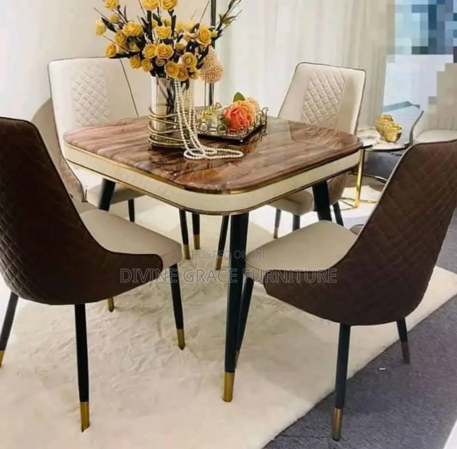 Unique 4 Seater Dinning Table and Chairs