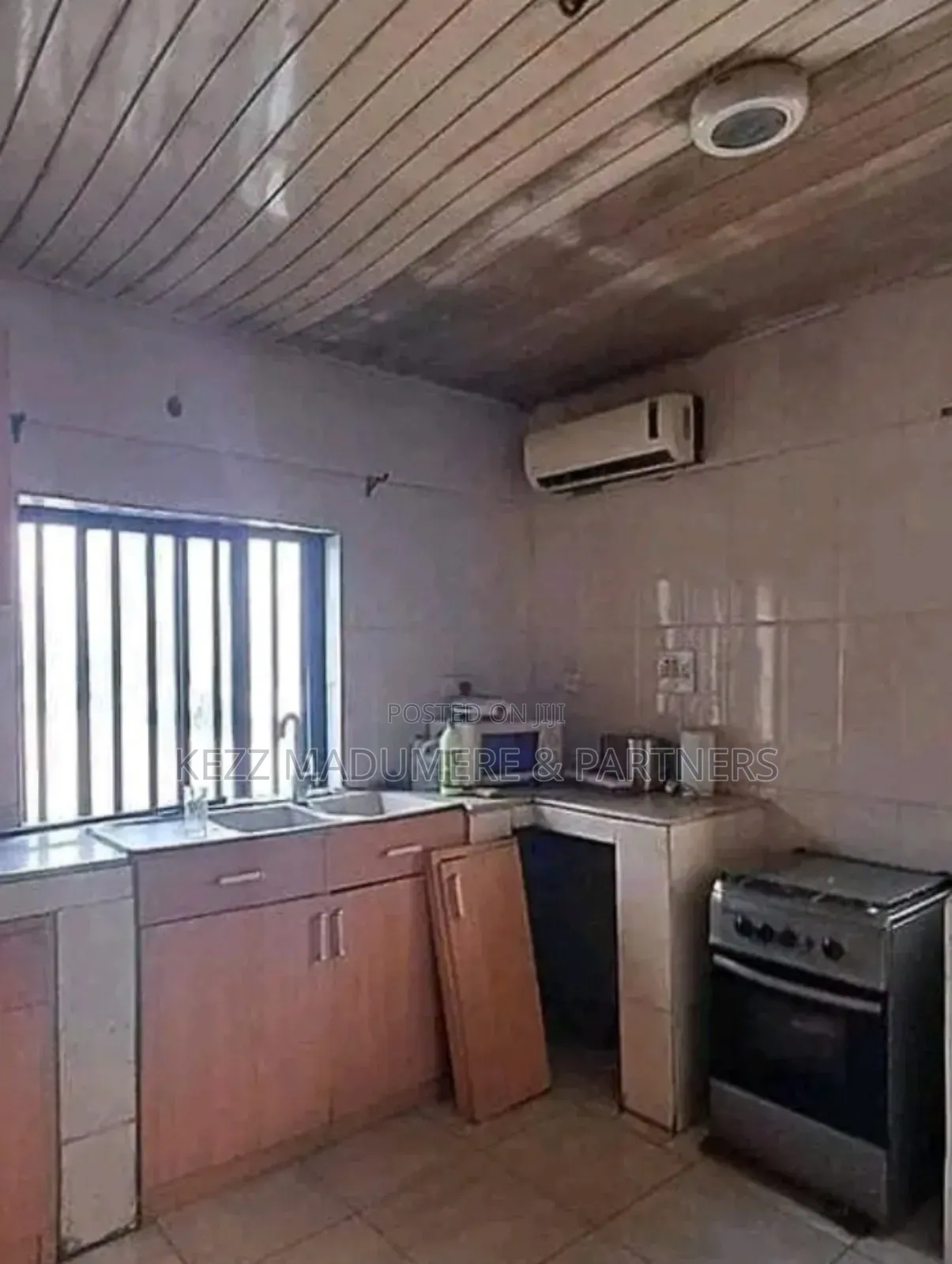 8bdrm Duplex in Dr Peter Odili , for sale