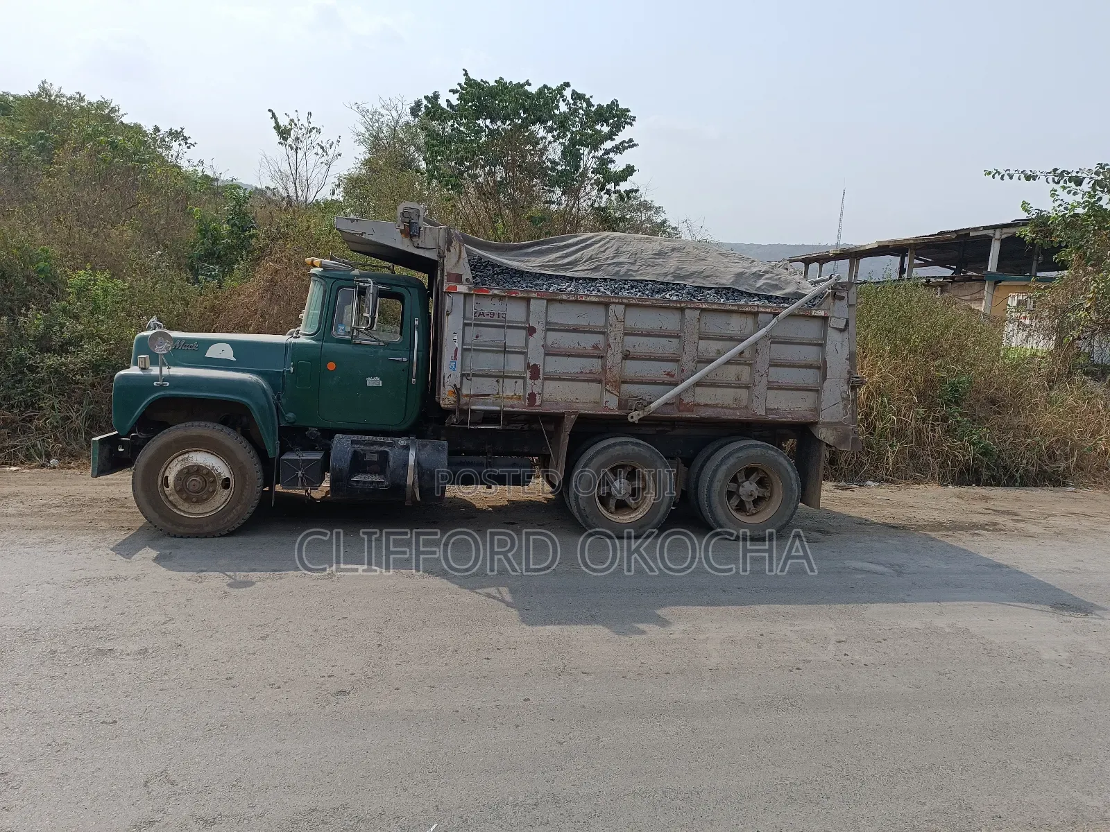 Black Iron Chippings Stone