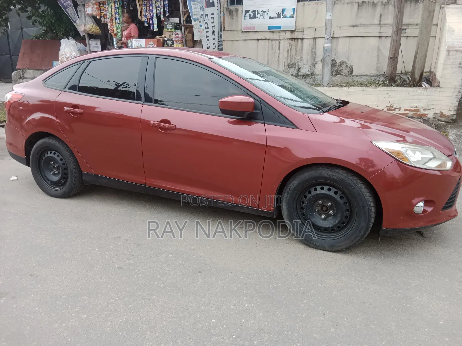 Ford Focus SE Sedan FWD (2.0L 4cyl 5M) 2012 Red