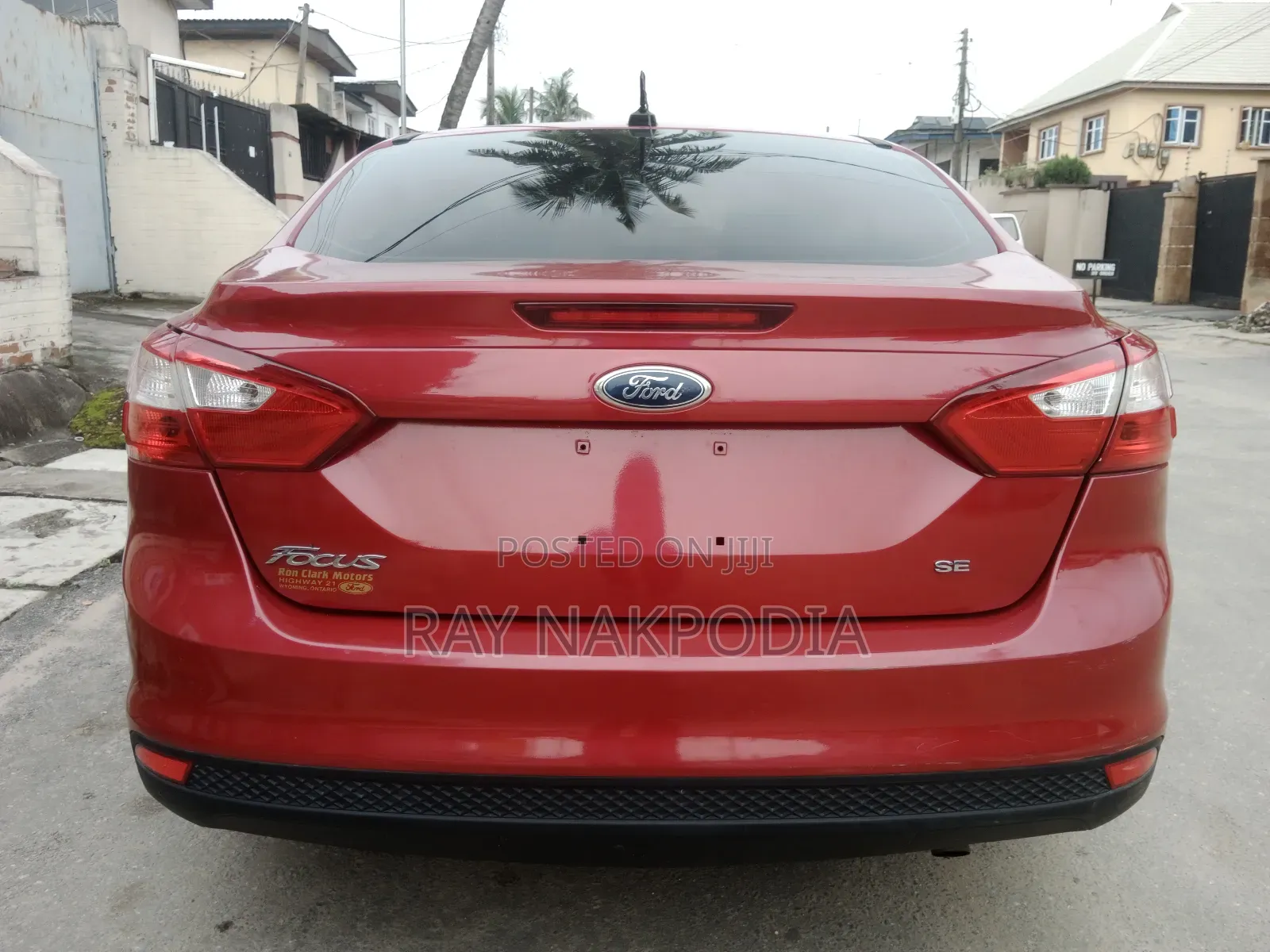 Ford Focus SE Sedan FWD (2.0L 4cyl 5M) 2012 Red
