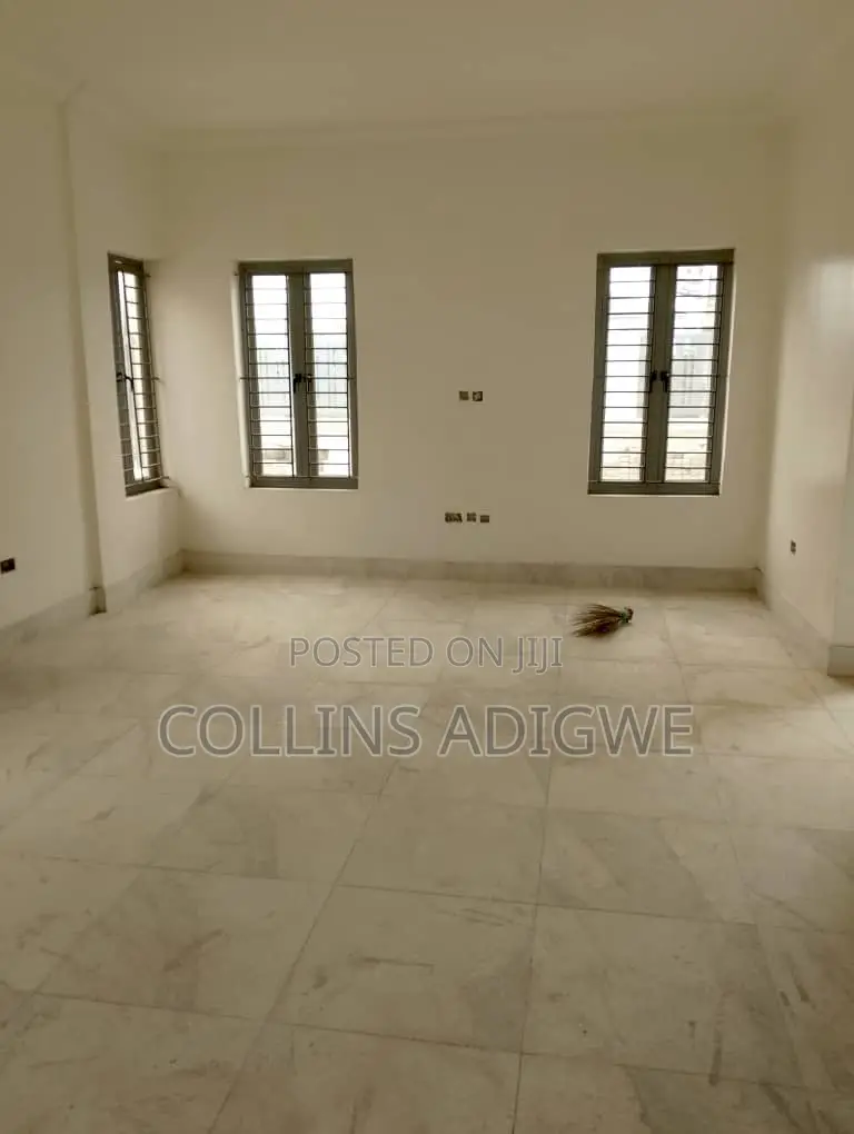 4bdrm Duplex in Oniru Victoria for sale
