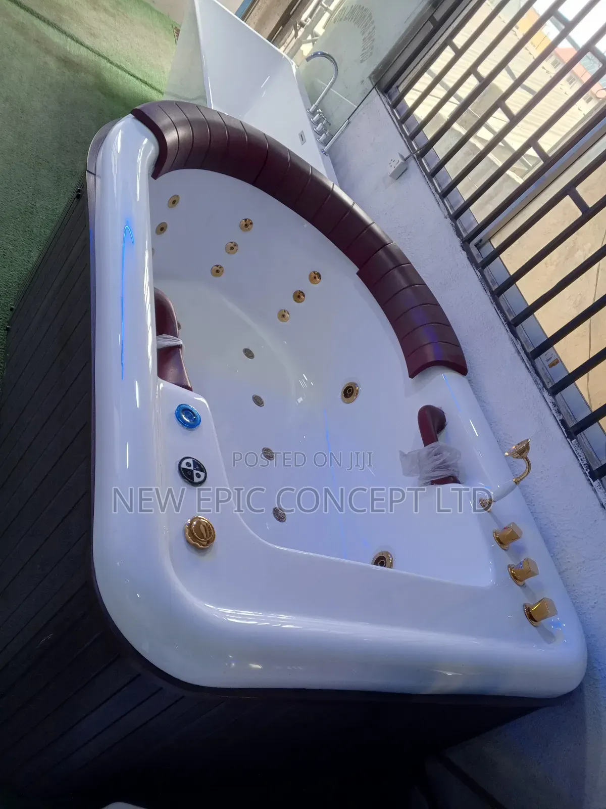 Executive Acrylic Double Jacuzzi With Gold Jet
