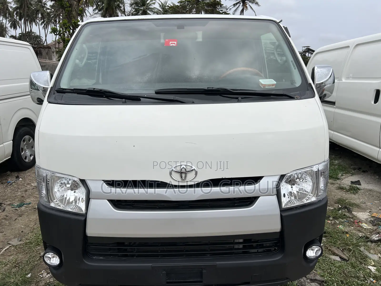 Toyota HiAce 2014 White