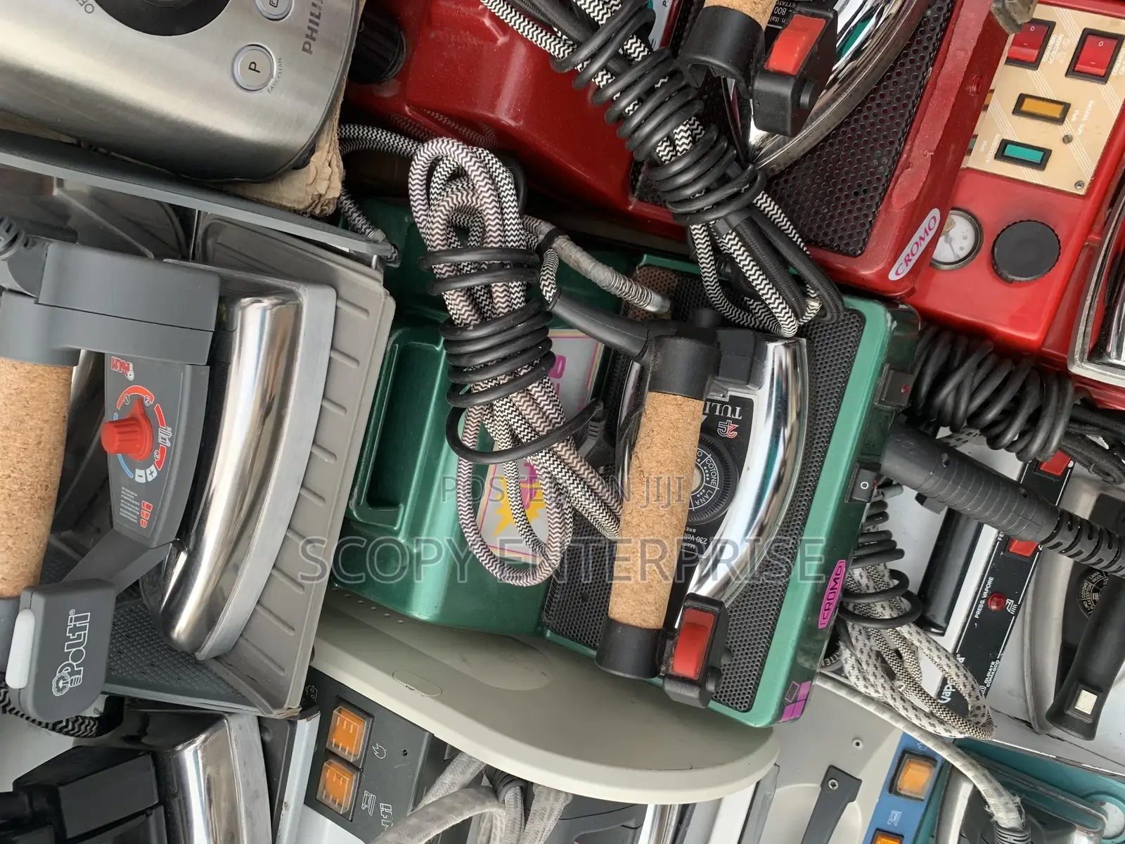 Industrial Steam Irons for Laundry and Fashion