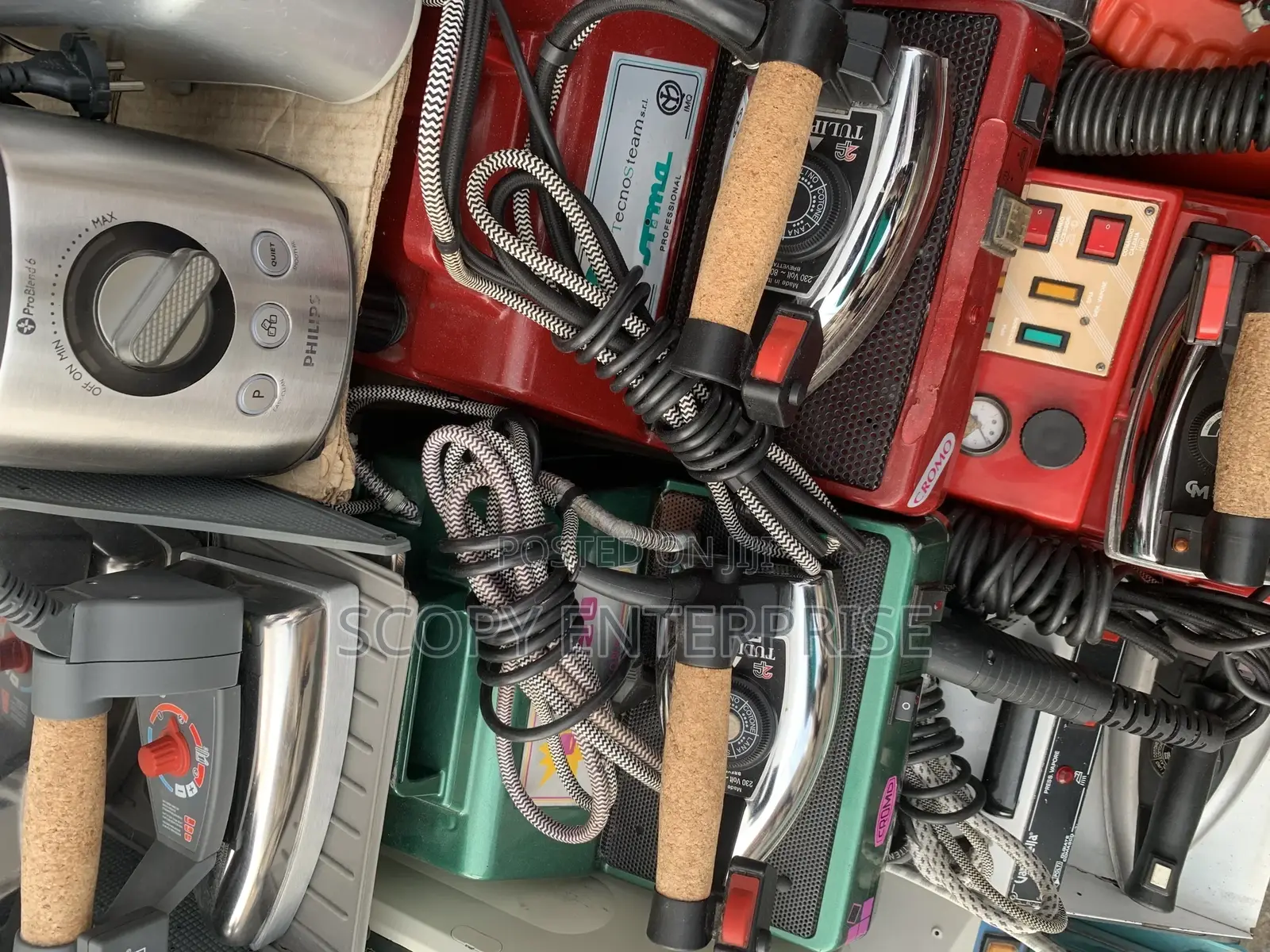 Industrial Steam Irons for Laundry and Fashion